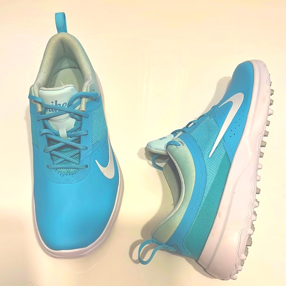 Nike Akamai Women’s Golf Shoe Size 7 Glacier Blue Spikeless Low Top - Picture 2 of 5